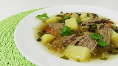 Густой мясной суп с барбарисом и кориандром